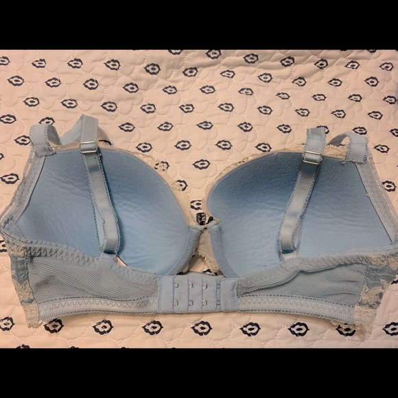 Blue and white lace Victoria’s Secret Bra - Picture 2 of 3